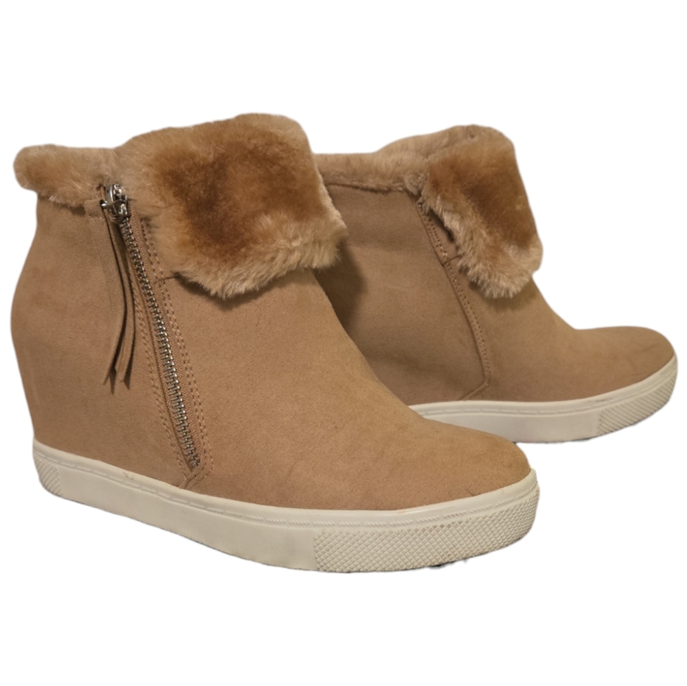 Brash Beige Tan Booties with Fur EUC Size 7.5 in Original Box